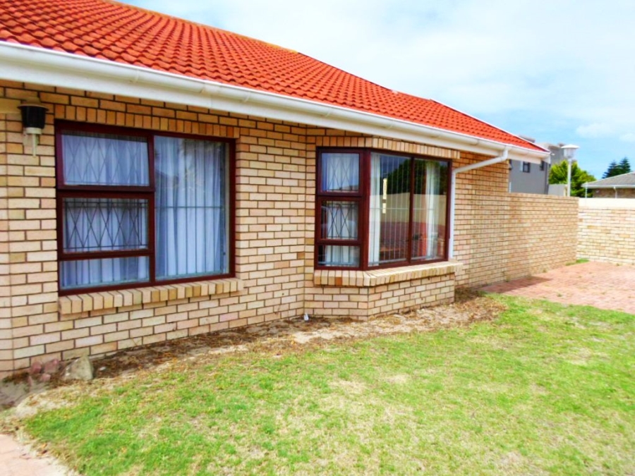 4 Bedroom Property for Sale in Summerstrand Eastern Cape